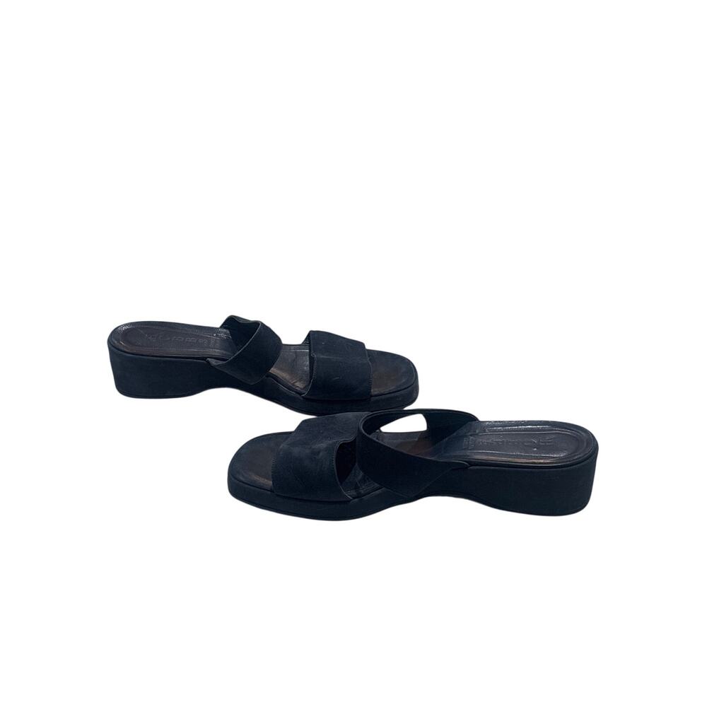 Hobbs size 8.5 sandals